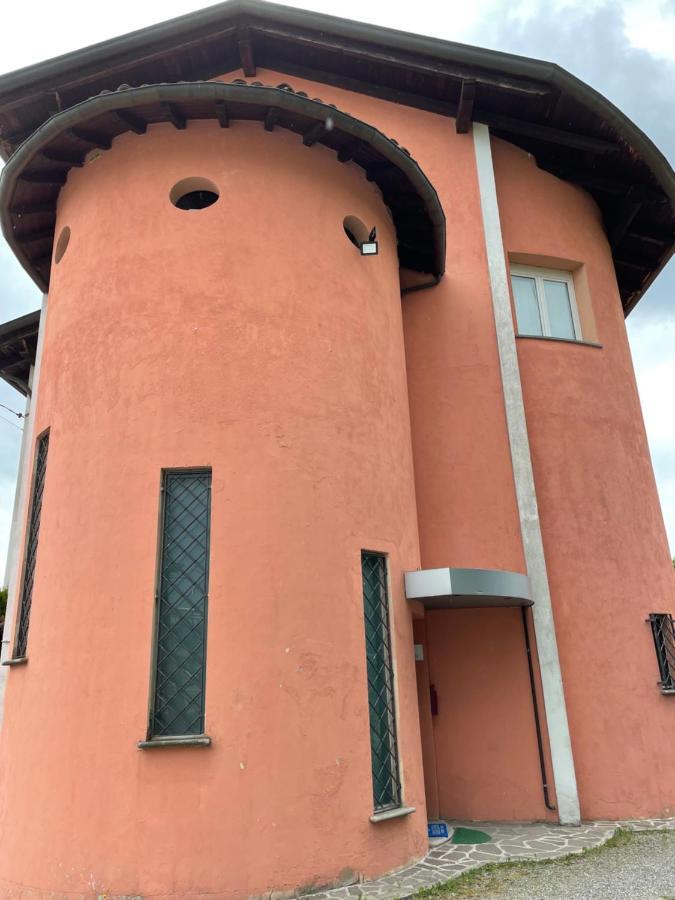 Casa Azzurra Camere Serravalle Sesia ภายนอก รูปภาพ