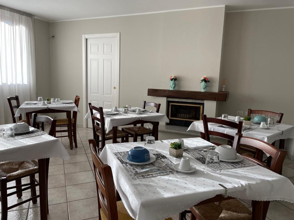 Casa Azzurra Camere Serravalle Sesia ภายนอก รูปภาพ